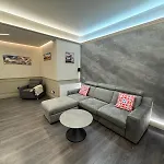 아파트 Luxury Grey 밀라초