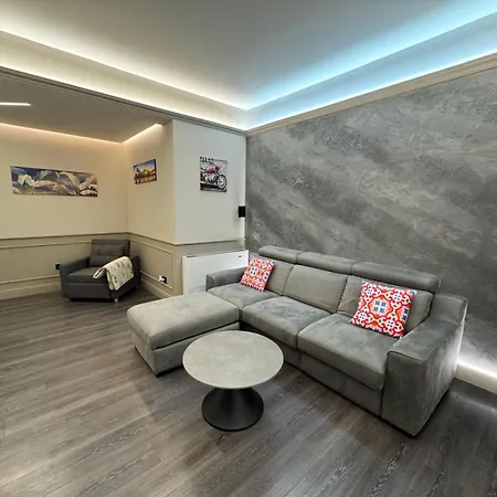 Διαμέρισμα Luxury Grey Μιλάτσο